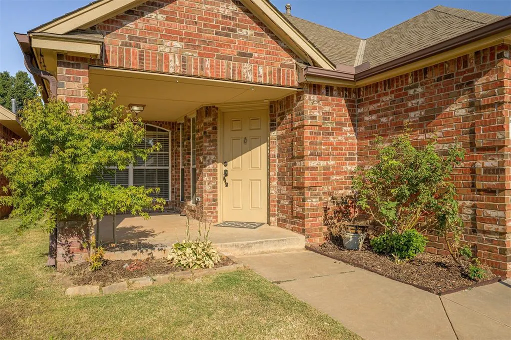 Photo 3 — 15 S Ridge Pointe Drive, Edmond, OK 73034