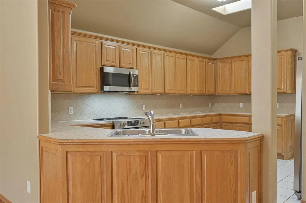 Photo 10 — 15 S Ridge Pointe Drive, Edmond, OK 73034