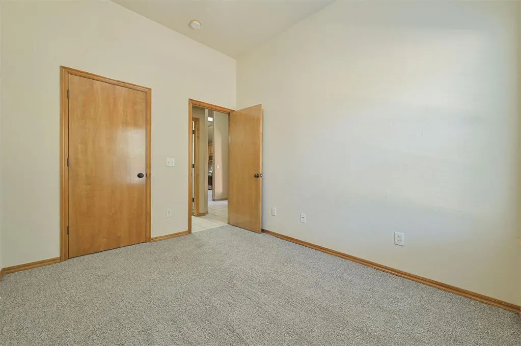 Photo 33 — 15 S Ridge Pointe Drive, Edmond, OK 73034
