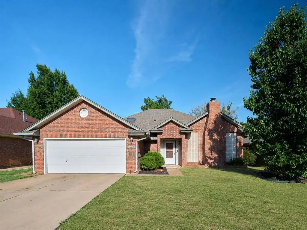 Front exterior — 608 Tudor Lane, Edmond, OK 73003