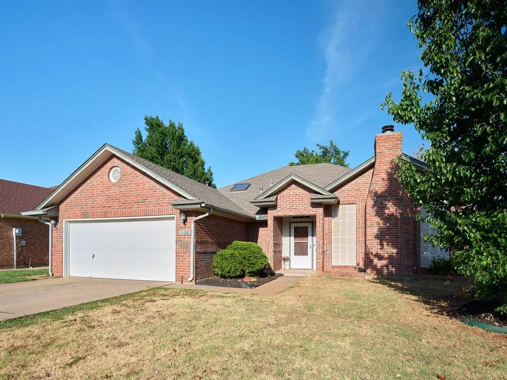 Photo 3 — 608 Tudor Lane, Edmond, OK 73003