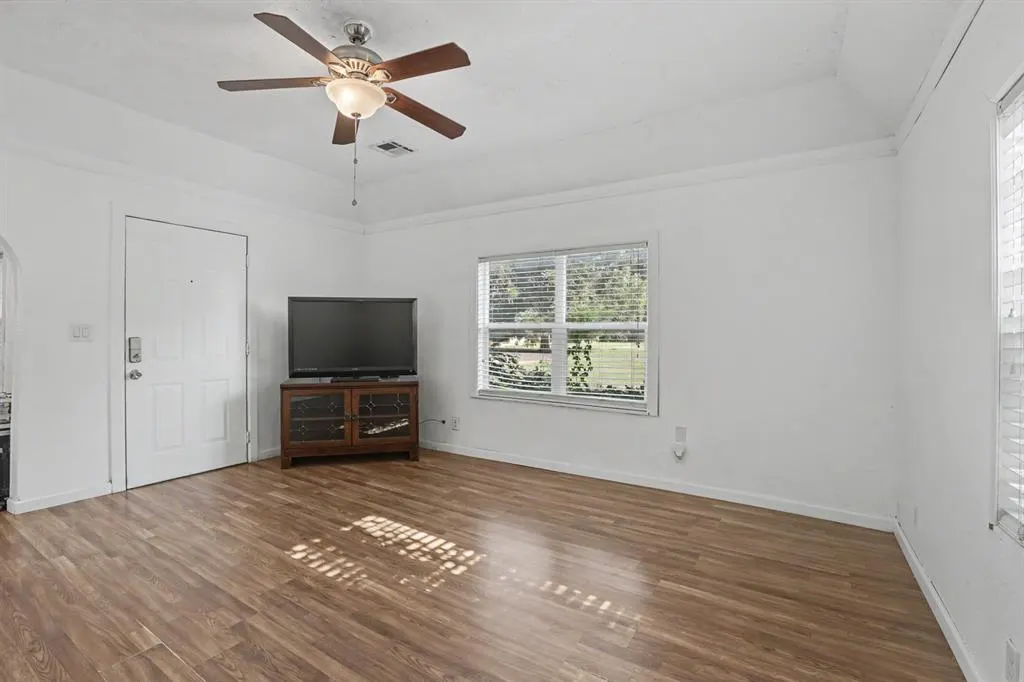 Photo 4 — 207 E Juniper Lane, Mustang, OK 73064