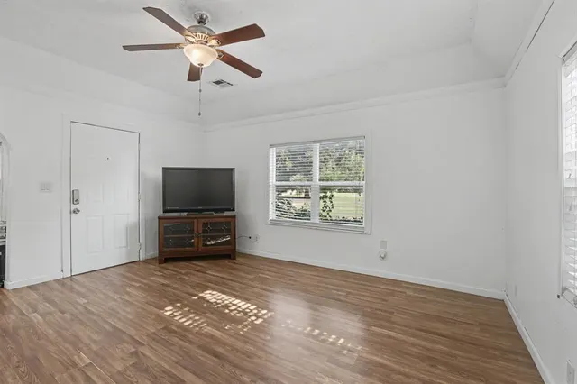 Photo 4 — 207 E Juniper Lane, Mustang, OK 73064