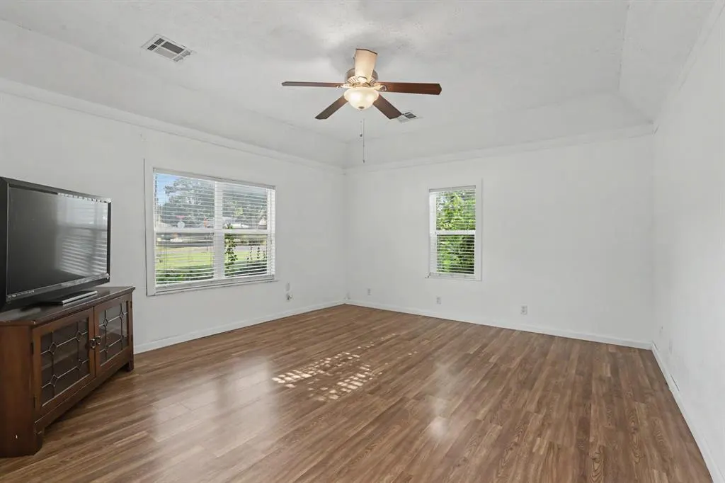 Photo 5 — 207 E Juniper Lane, Mustang, OK 73064