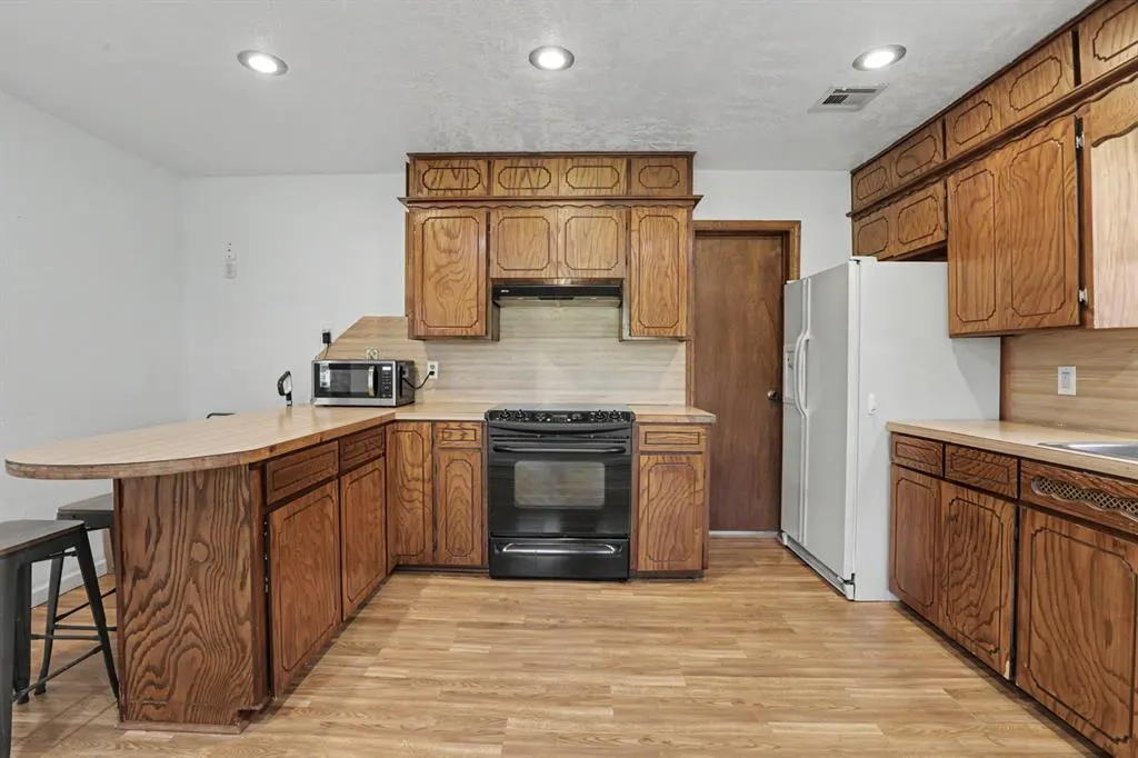 Photo 7 — 207 E Juniper Lane, Mustang, OK 73064
