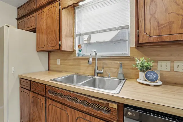 Photo 8 — 207 E Juniper Lane, Mustang, OK 73064