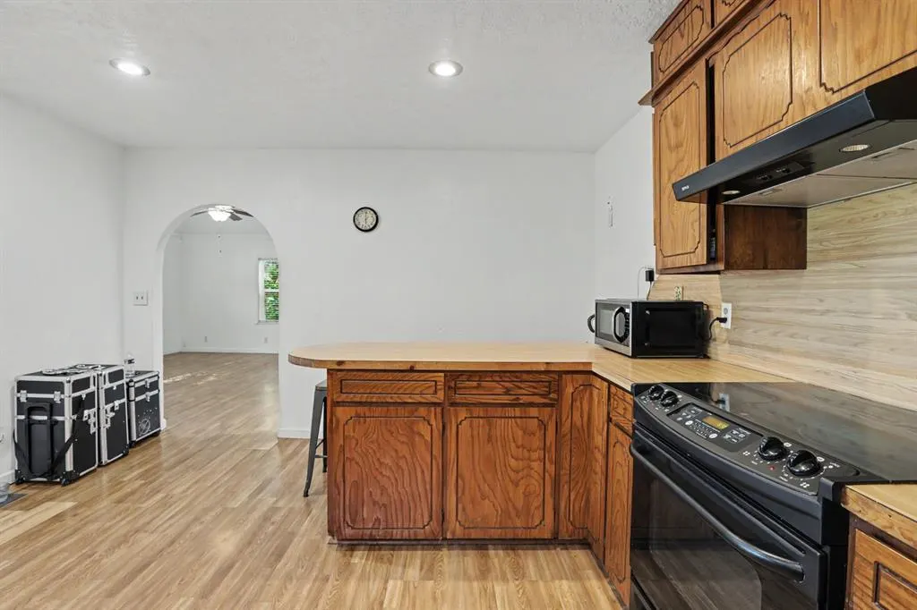 Photo 9 — 207 E Juniper Lane, Mustang, OK 73064