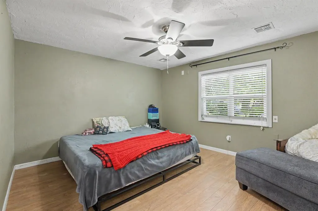 Photo 10 — 207 E Juniper Lane, Mustang, OK 73064