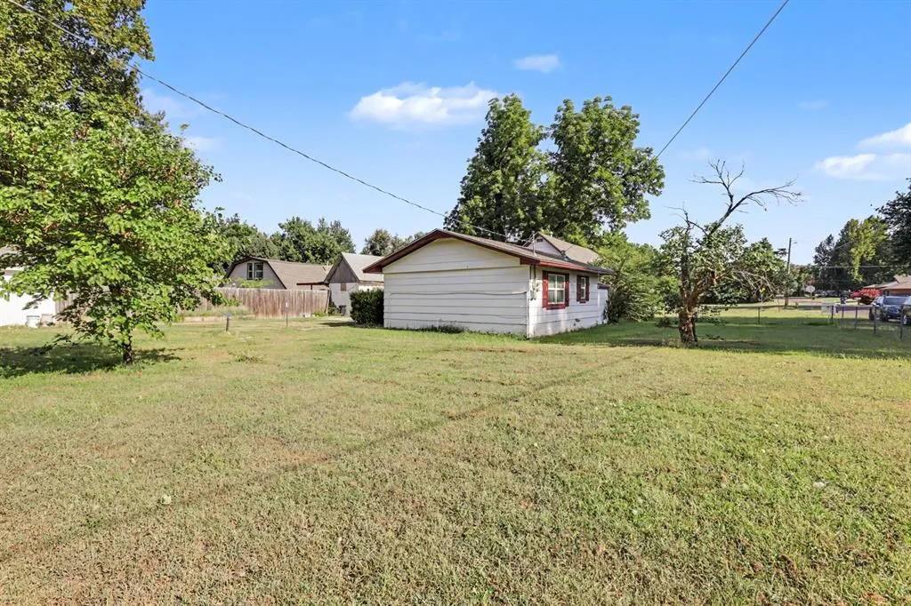 Photo 24 — 207 E Juniper Lane, Mustang, OK 73064
