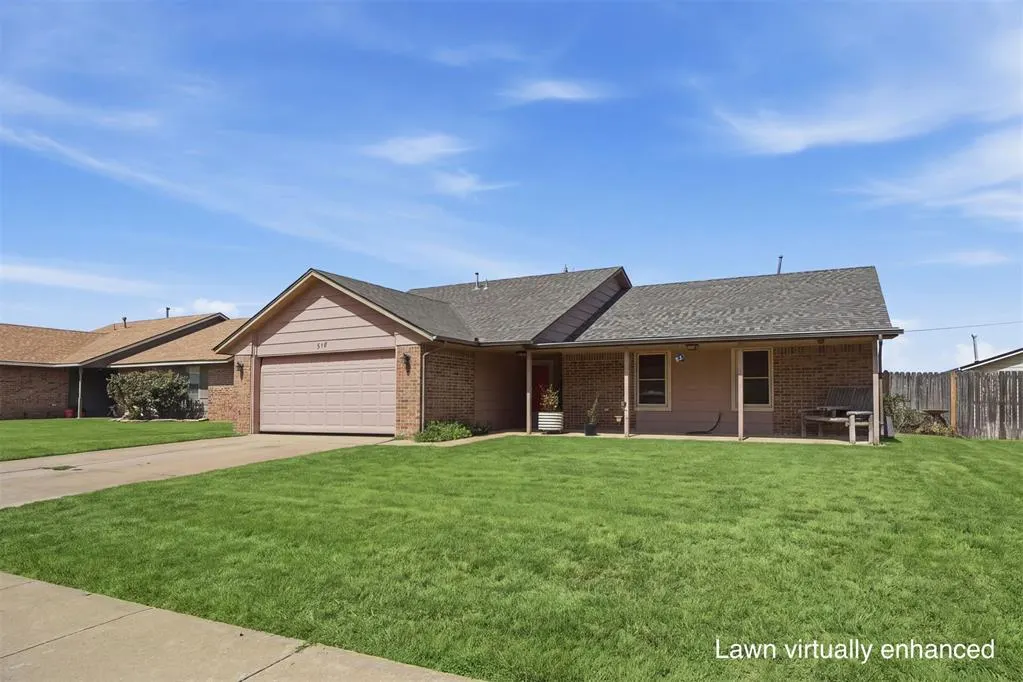 Photo 2 — 918 Polk Street, Altus, OK 73521
