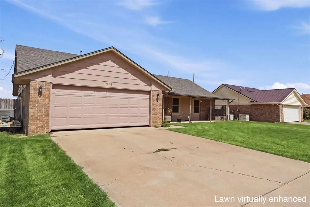 Photo 3 — 918 Polk Street, Altus, OK 73521