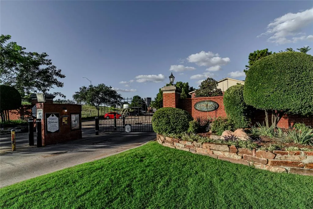 Photo 2 — 4400 Hemingway Drive 215, Oklahoma City, OK 73118