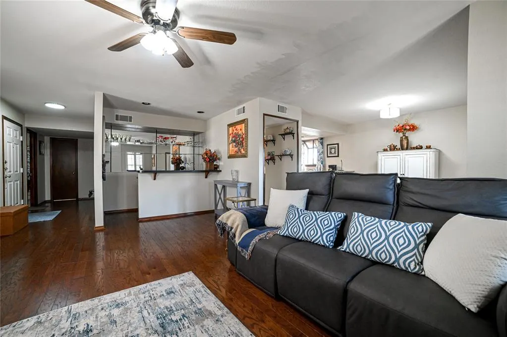 Photo 7 — 4400 Hemingway Drive 215, Oklahoma City, OK 73118