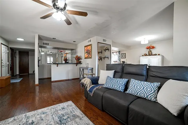 Photo 7 — 4400 Hemingway Drive 215, Oklahoma City, OK 73118