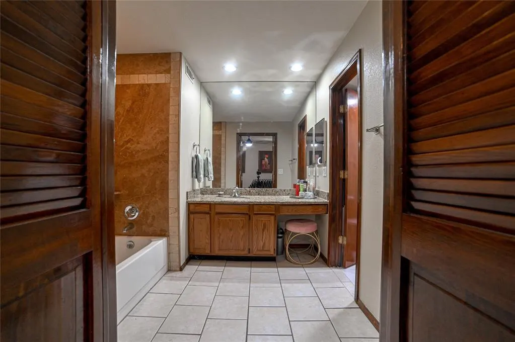 Photo 21 — 4400 Hemingway Drive 215, Oklahoma City, OK 73118