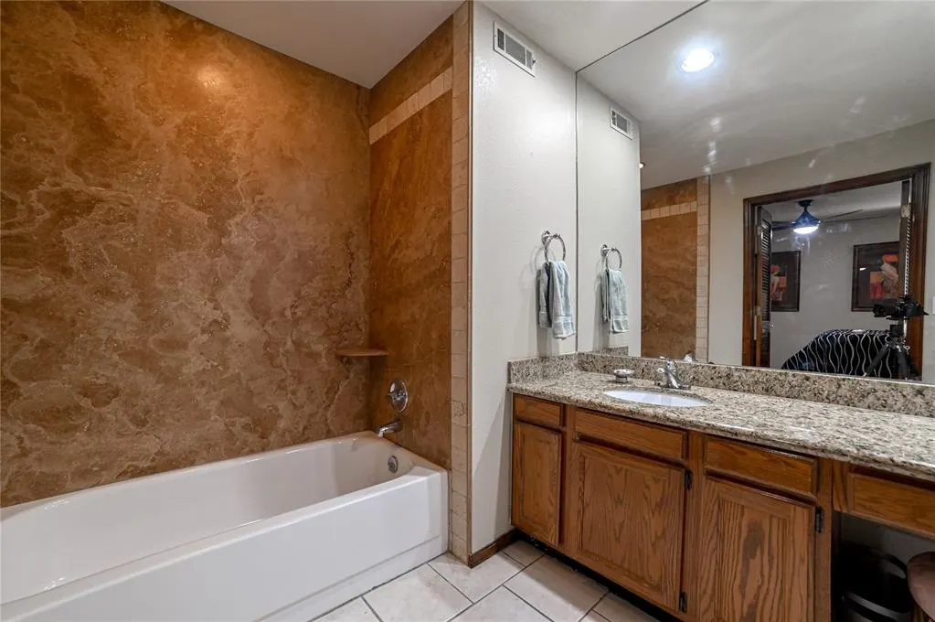 Photo 22 — 4400 Hemingway Drive 215, Oklahoma City, OK 73118