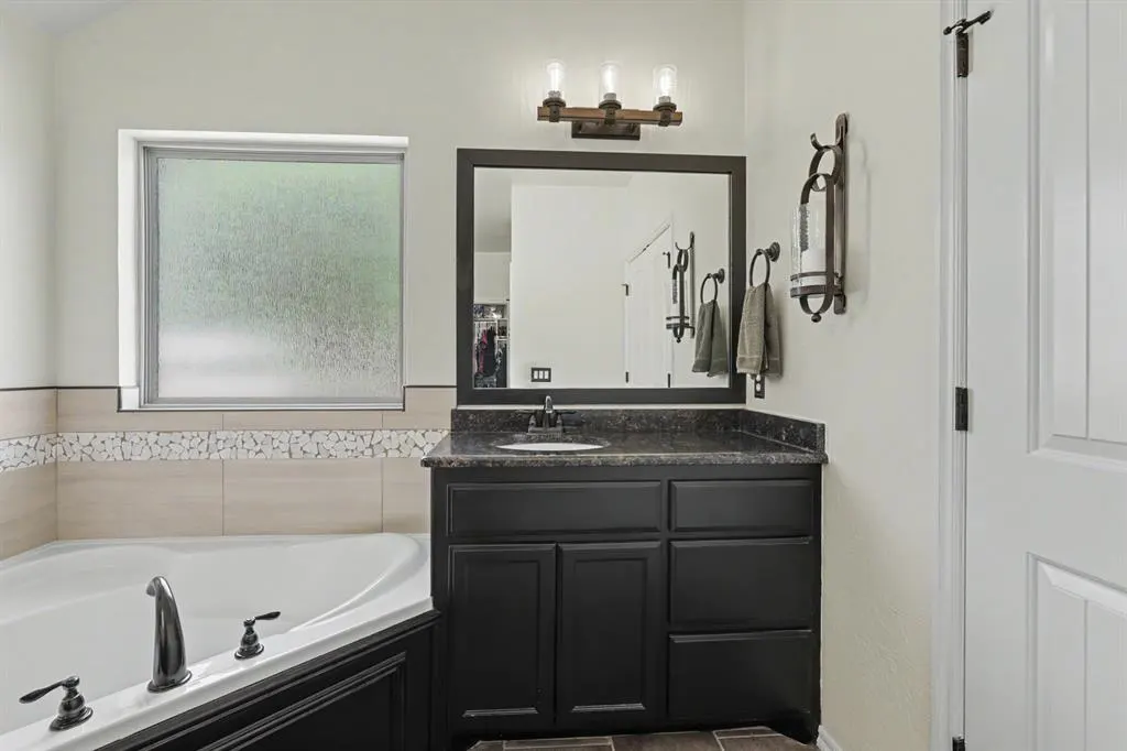 Photo 13 — 4160 Timberline Trail, Edmond, OK 73034