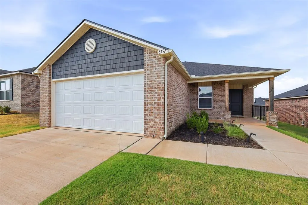 Front exterior — 6157 Holm Oak Road, Edmond, OK 73034