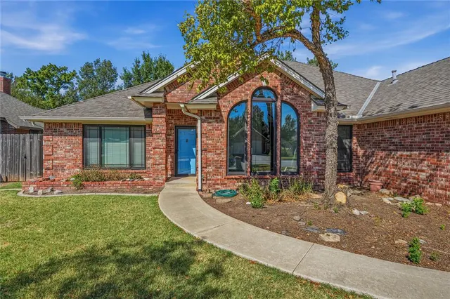 Photo 3 — 3808 Drawbridge Lane, Norman, OK 73072
