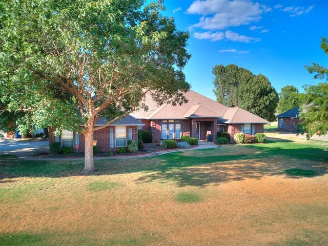 Photo 2 — 1427 grand view Way, Mustang, OK 73064