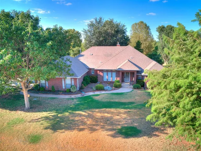 Photo 3 — 1427 grand view Way, Mustang, OK 73064