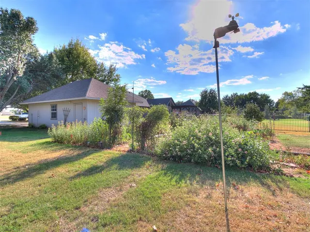 Photo 7 — 1427 grand view Way, Mustang, OK 73064