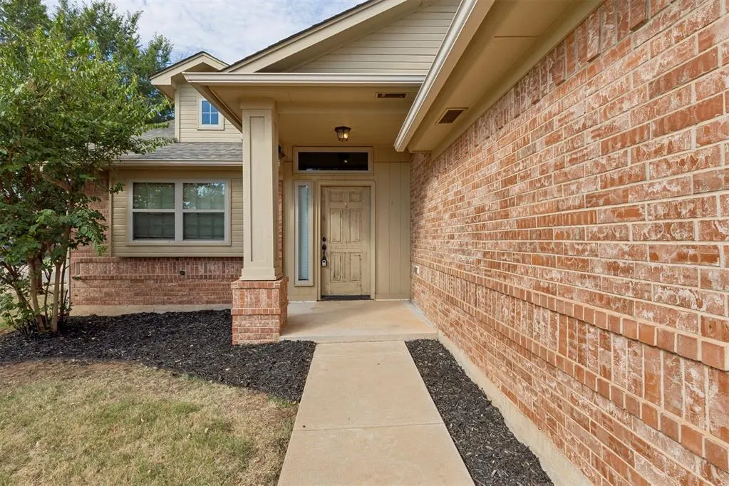 Photo 2 — 2500 NW 185th Street, Edmond, OK 73012