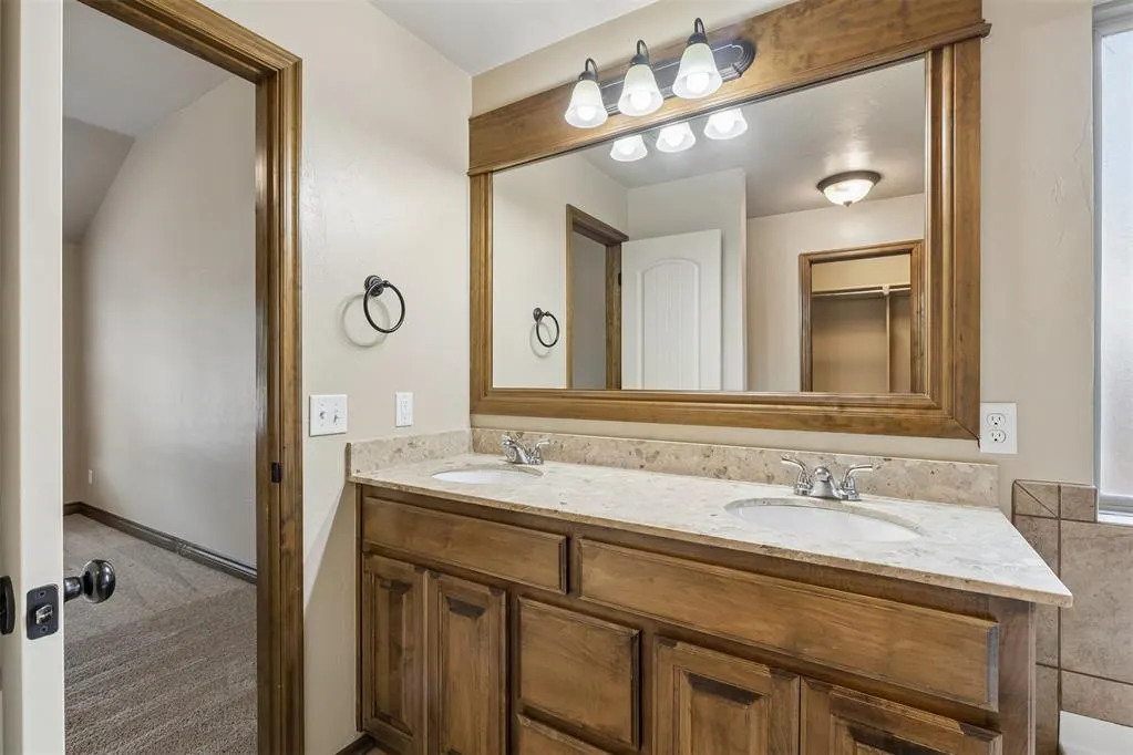 Photo 11 — 2500 NW 185th Street, Edmond, OK 73012