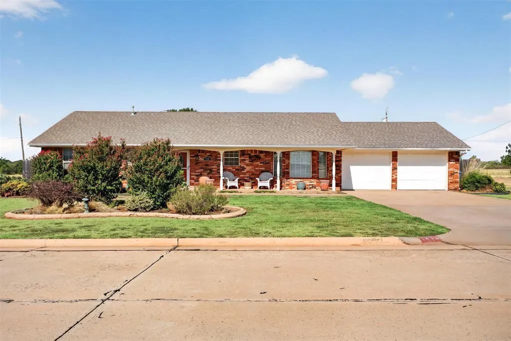 Front exterior — 920 McDonald Terrace, Cordell, OK 73632