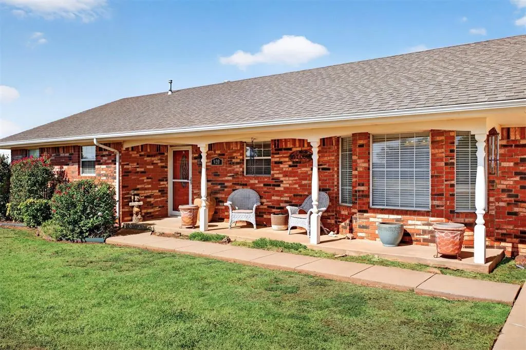 Photo 2 — 920 McDonald Terrace, Cordell, OK 73632