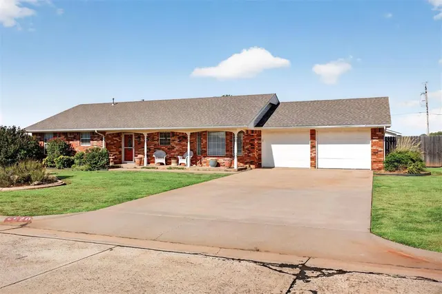 Photo 3 — 920 McDonald Terrace, Cordell, OK 73632