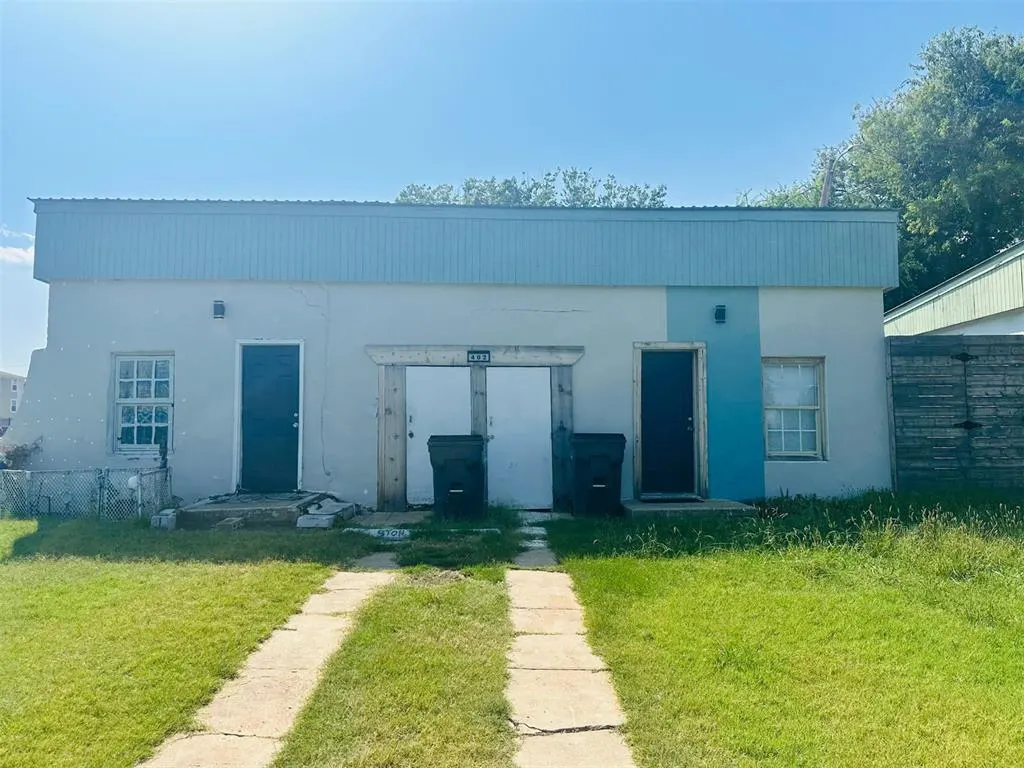 Photo 5 — 402 NW 3rd Street, Lawton, OK 73507