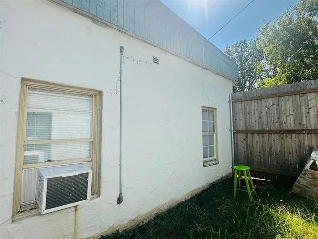 Photo 7 — 402 NW 3rd Street, Lawton, OK 73507