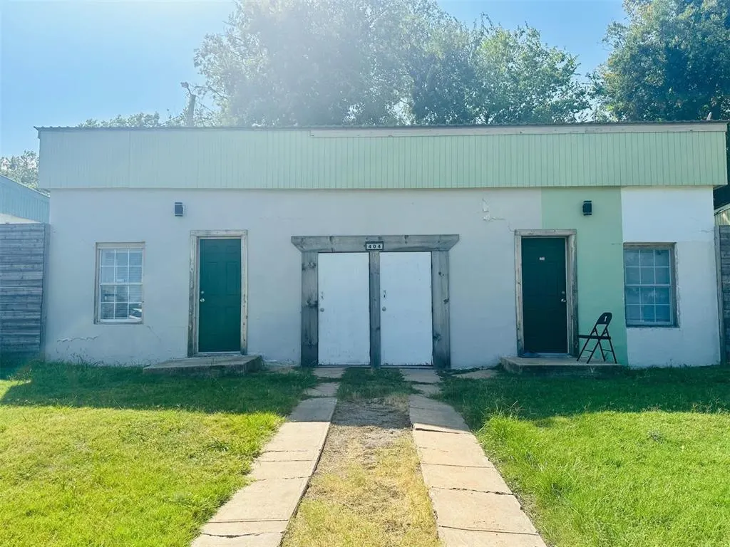 Photo 12 — 402 NW 3rd Street, Lawton, OK 73507