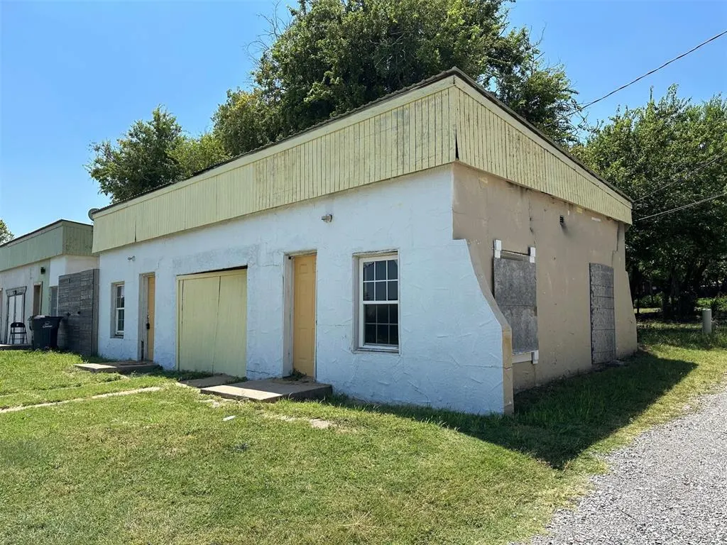 Photo 23 — 402 NW 3rd Street, Lawton, OK 73507