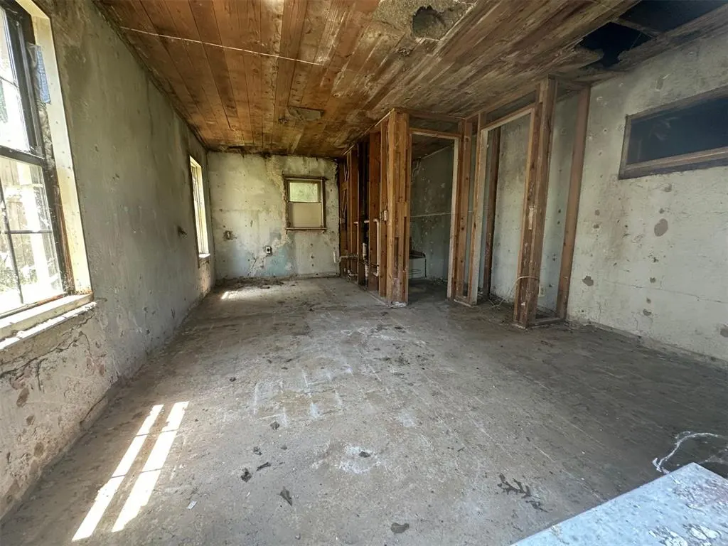 Photo 26 — 402 NW 3rd Street, Lawton, OK 73507