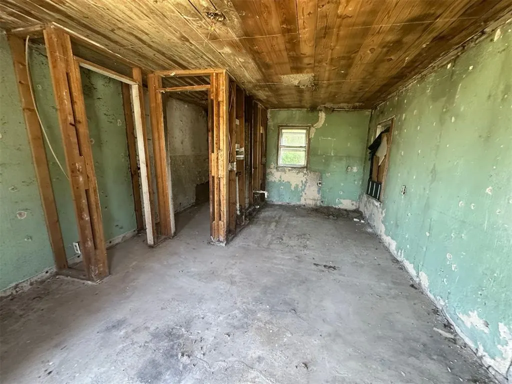 Photo 28 — 402 NW 3rd Street, Lawton, OK 73507