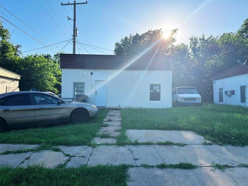 Photo 3 — 408 NW 3rd Street, Lawton, OK 73507