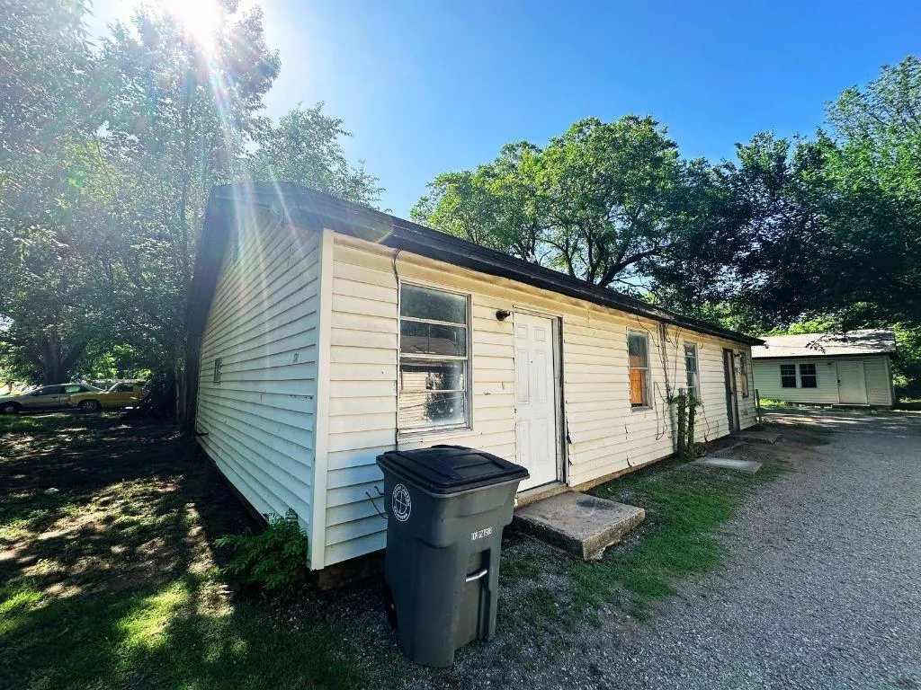 Front exterior — 1711 NW Kingsbury Avenue, Lawton, OK 73507