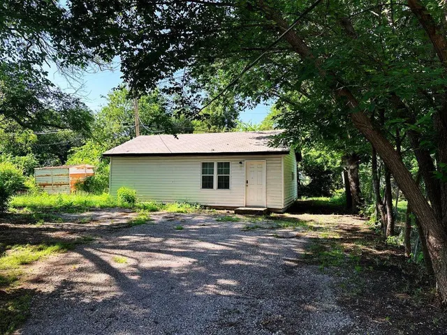 Photo 3 — 1711 NW Kingsbury Avenue, Lawton, OK 73507