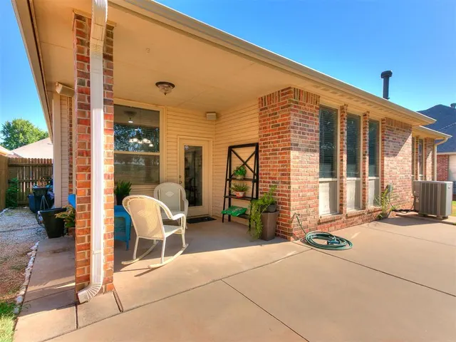 Photo 5 — 2512 SW 141st Street, Oklahoma City, OK 73170