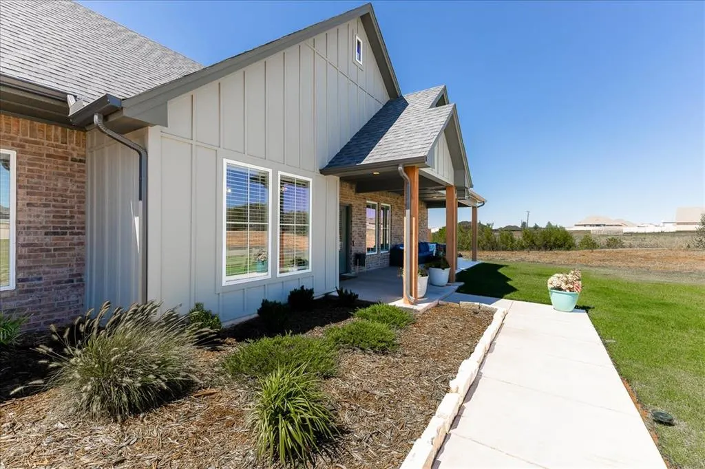 Photo 2 — 4642 Vista Reach Circle, Edmond, OK 73025