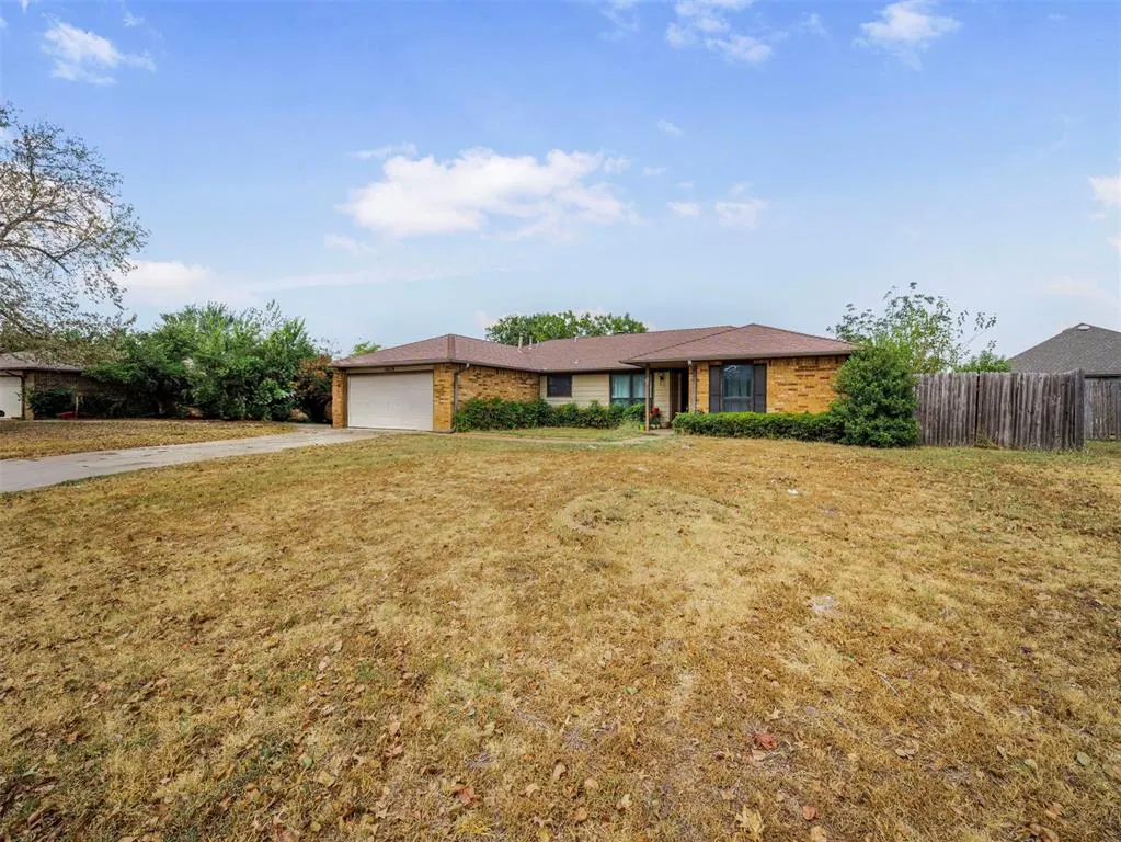 Photo 2 — 10529 NW 40th Street, Yukon, OK 73099
