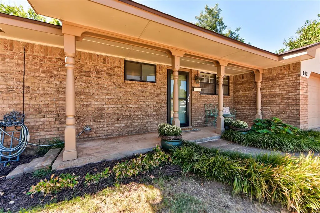 Photo 2 — 202 E Cherry Avenue, Yukon, OK 73099