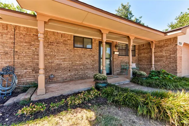 Photo 2 — 202 E Cherry Avenue, Yukon, OK 73099