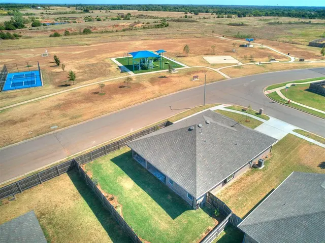 Photo 4 — 2100 Norwood Drive, Norman, OK 73026