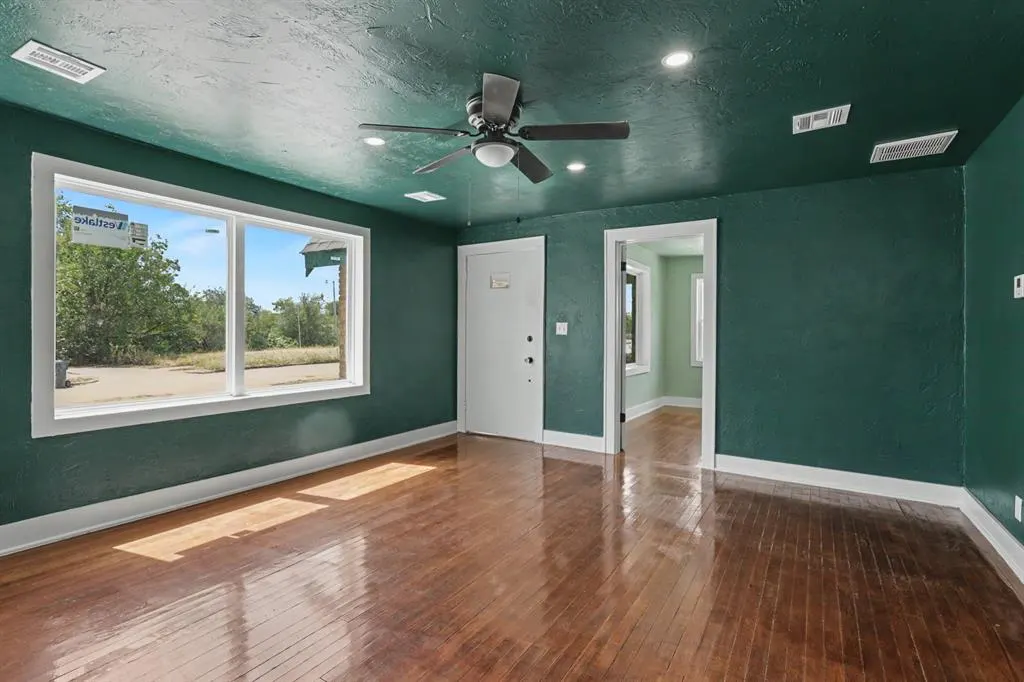 Photo 4 — 1521 NE 11th Street, Oklahoma City, OK 73117