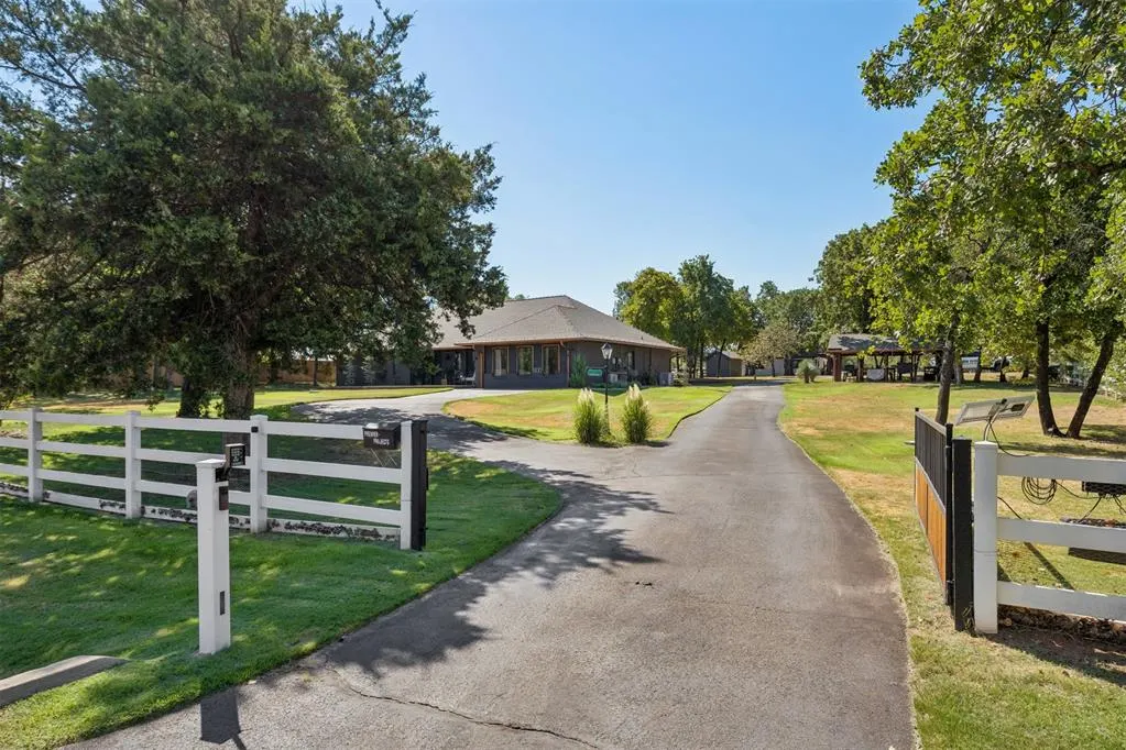 Front exterior — 600 Sherwood Lane, Edmond, OK 73034