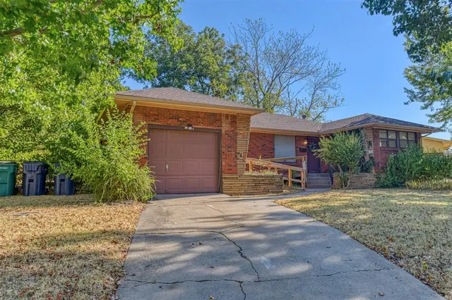 Photo 2 — 3939 Cashion Place, Oklahoma City, OK 73112