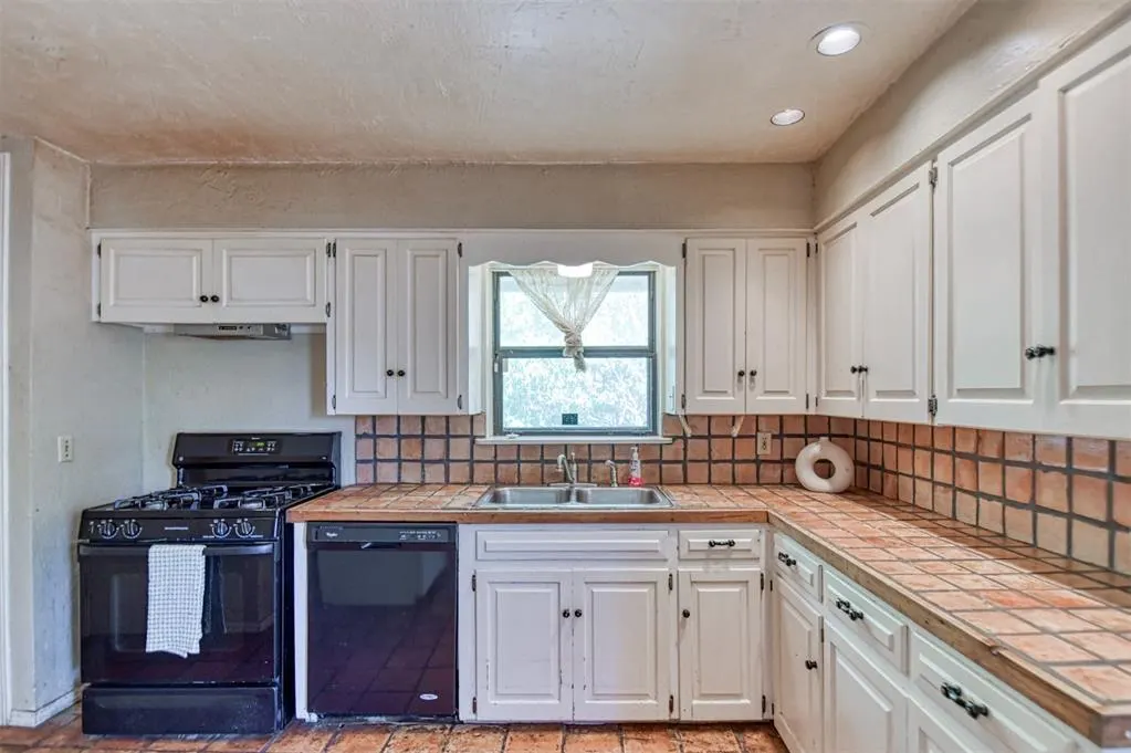 Photo 11 — 3939 Cashion Place, Oklahoma City, OK 73112